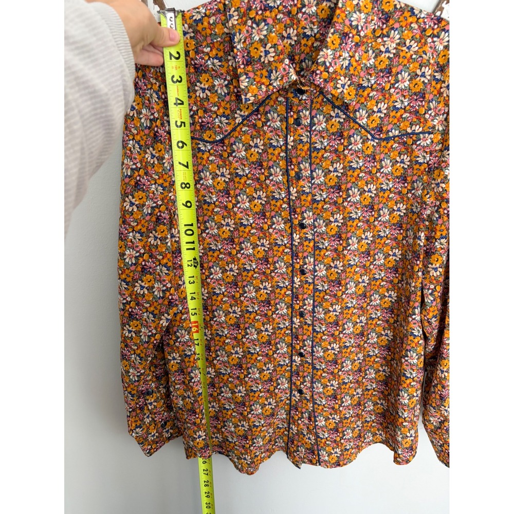 Natural Life Shirt Size Medium Ditzy Floral Western Long Sleeve Pearl Snap - Picture 7 of 8
